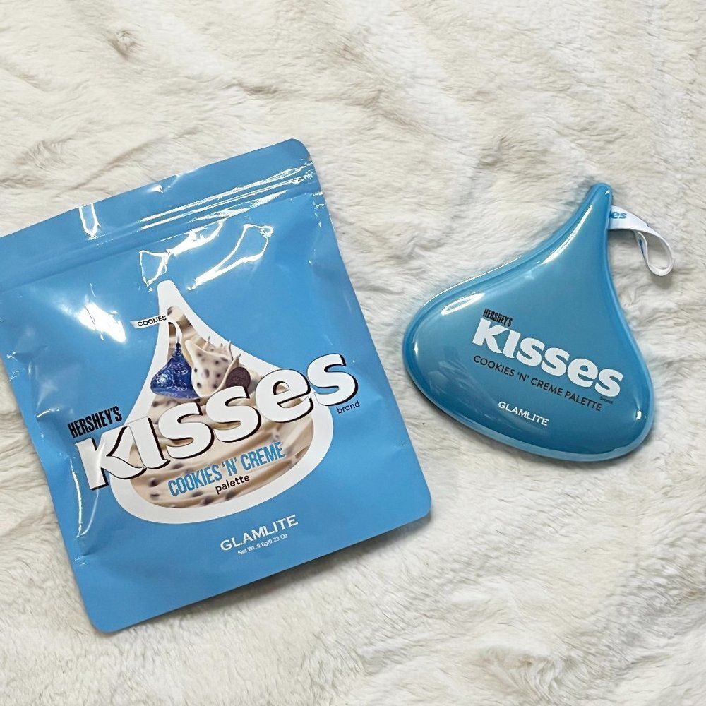 Hershey's‎ KISSES x GLAMLITE Cookies 'N' Creme Palette - Picture 2 of 3